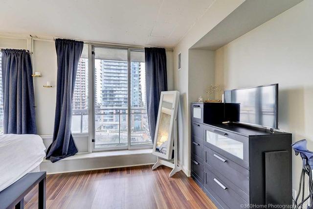 806 - 1029 King St W, Condo with 2 bedrooms, 2 bathrooms and 1 parking in Toronto ON | Image 14
