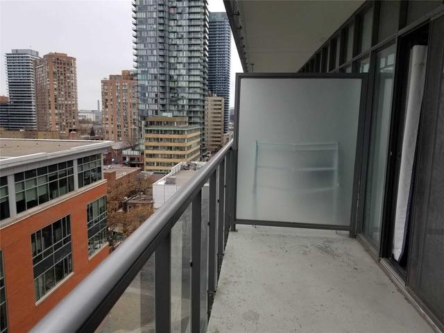 1004 - 33 Charles St, Condo with 0 bedrooms, 1 bathrooms and 0 parking in Toronto ON | Image 3