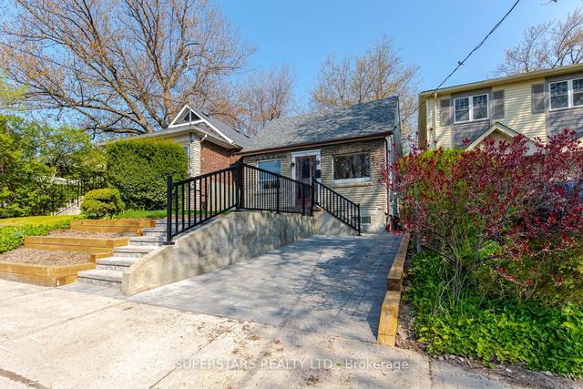 14 Pinegrove Ave, House detached with 3 bedrooms, 2 bathrooms and 1 parking in Toronto ON | Image 16