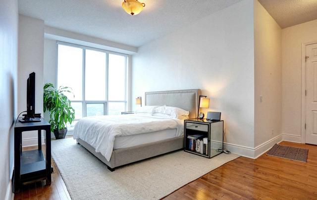 ph05 - 763 Bay St, Condo with 2 bedrooms, 3 bathrooms and 2 parking in Toronto ON | Image 4