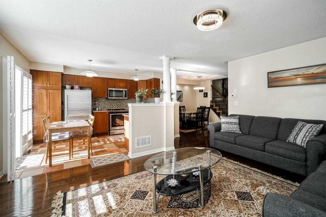 1056 Barclay Circ, House attached with 3 bedrooms, 3 bathrooms and 2 parking in Milton ON | Image 2