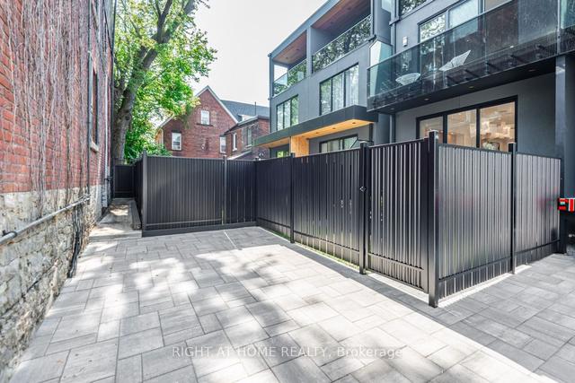 677 Huron St, House semidetached with 3 bedrooms, 5 bathrooms and 1 parking in Toronto ON | Image 31