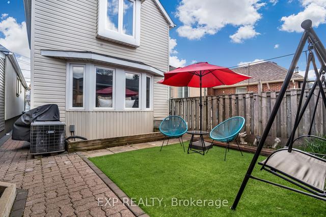 12 Cayuga Ave, House detached with 2 bedrooms, 2 bathrooms and 3 parking in Toronto ON | Image 24