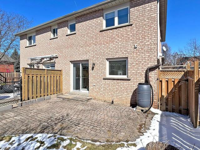 560 Willowick Dr, House semidetached with 3 bedrooms, 3 bathrooms and 3 parking in Newmarket ON | Image 33