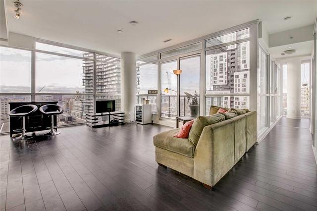 1704 - 290 Adelaide St W, Condo with 2 bedrooms, 1 bathrooms and 1 parking in Toronto ON | Image 2