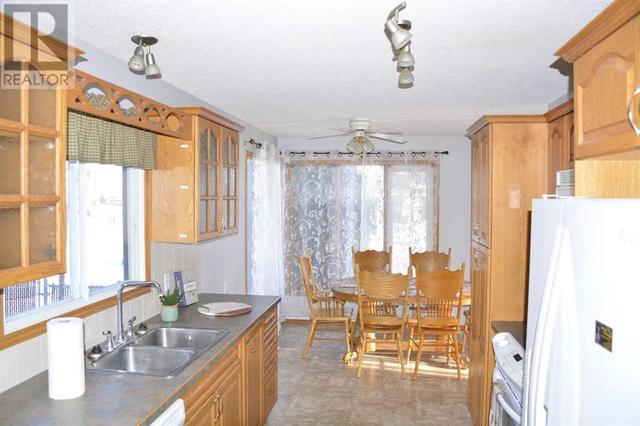 4429 54 Street, House detached with 4 bedrooms, 3 bathrooms and 4 parking in Grimshaw AB | Image 2