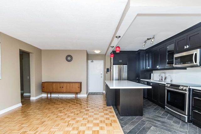 1411 - 177 Linus Rd, Condo with 2 bedrooms, 2 bathrooms and 1 parking in Toronto ON | Image 14