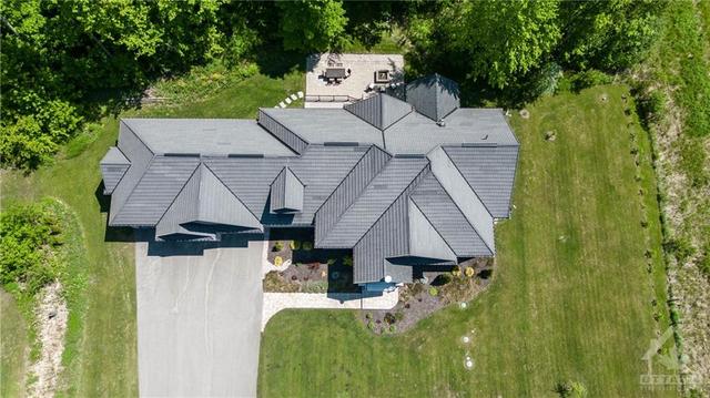 100 Robert Taite Drive, House detached with 4 bedrooms, 4 bathrooms and 12 parking in Ottawa ON | Image 2
