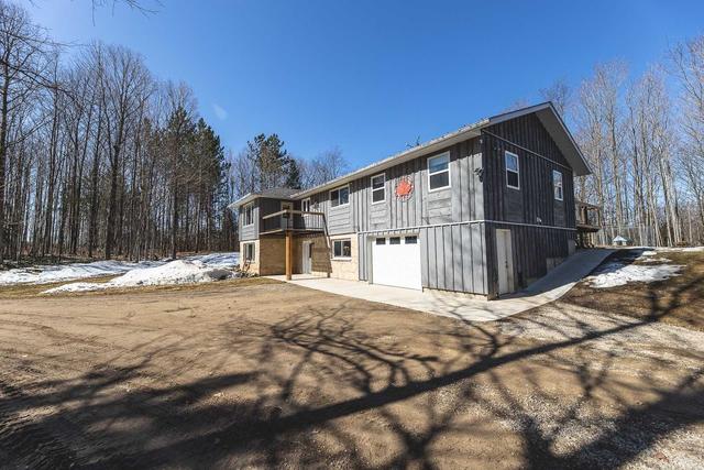 542245 Concession 14 Rd, House detached with 3 bedrooms, 2 bathrooms and 10 parking in West Grey ON | Image 1
