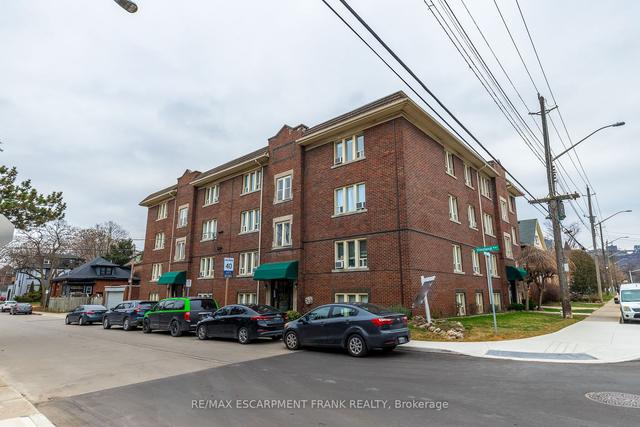 17 - 2 Vineland Ave, Condo with 2 bedrooms, 1 bathrooms and 1 parking in Hamilton ON | Image 12