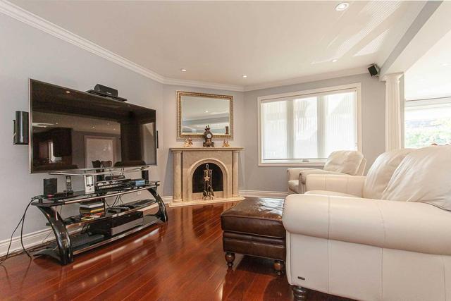19 Mackay Dr, House detached with 4 bedrooms, 4 bathrooms and 4 parking in Richmond Hill ON | Image 7