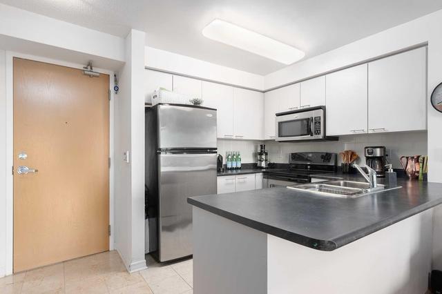 1807 - 503 Beecroft Rd, Condo with 2 bedrooms, 2 bathrooms and 1 parking in Toronto ON | Image 6