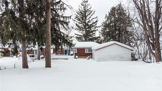 11 Sumac Street, House detached with 3 bedrooms, 2 bathrooms and 4 parking in Ottawa ON | Image 28