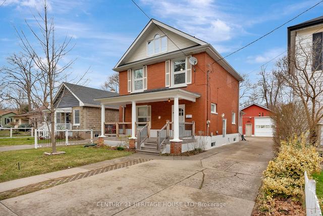 83 Park Ave, House detached with 3 bedrooms, 2 bathrooms and 8 parking in Cambridge ON | Image 1