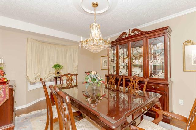 14 Levine Crt, House detached with 5 bedrooms, 3 bathrooms and 6 parking in Brampton ON | Image 2
