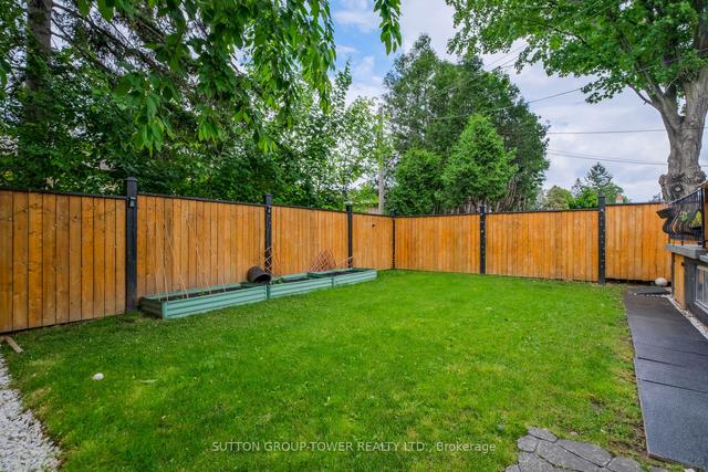 40 Lamberton Blvd, House detached with 3 bedrooms, 2 bathrooms and 4 parking in Toronto ON | Image 28