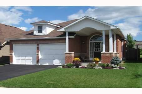 33 Meyer Ave, House detached with 2 bedrooms, 3 bathrooms and 2 parking in Barrie ON | Image 1