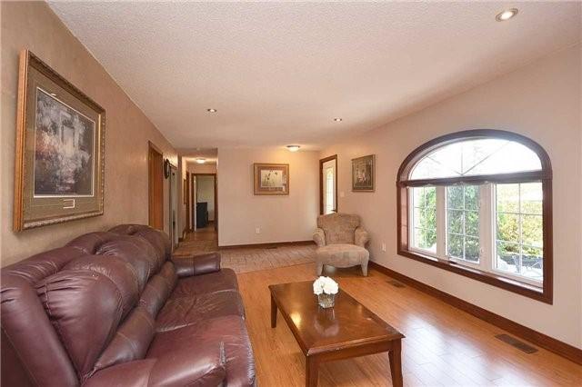 10039 Trafalgar Rd, House detached with 4 bedrooms, 2 bathrooms and 8 parking in Halton Hills ON | Image 6