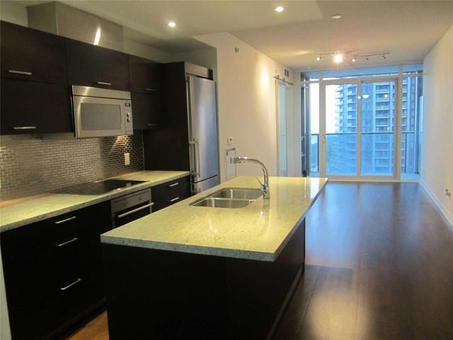 1207 - 90 Park Lawn Rd, Condo with 2 bedrooms, 2 bathrooms and 1 parking in Toronto ON | Image 3
