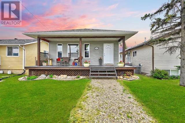 9811 99 Ave, House detached with 5 bedrooms, 2 bathrooms and 2 parking in Sexsmith AB | Card Image