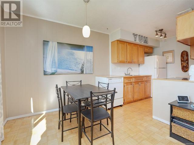 44 - 477 Lampson St, Condo with 3 bedrooms, 1 bathrooms and 1 parking in Esquimalt BC | Image 8