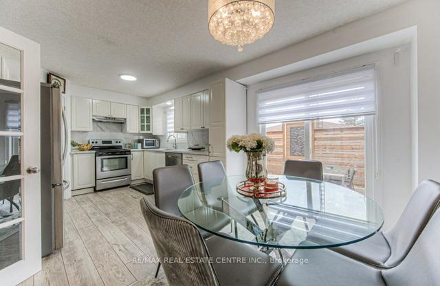 65 Ralgreen Cres, House attached with 3 bedrooms, 3 bathrooms and 3 parking in Kitchener ON | Image 3