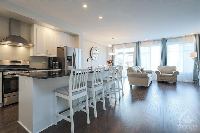 4382 Kelly Farm Drive, Townhouse with 3 bedrooms, 3 bathrooms and 2 parking in Ottawa ON | Image 4