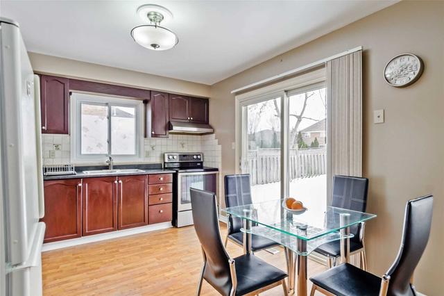 31 Norfolk Ave, House detached with 3 bedrooms, 4 bathrooms and 4 parking in Brampton ON | Image 2