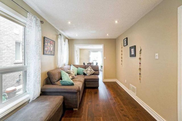 806 Ashprior Ave, House attached with 3 bedrooms, 4 bathrooms and 3 parking in Mississauga ON | Image 38