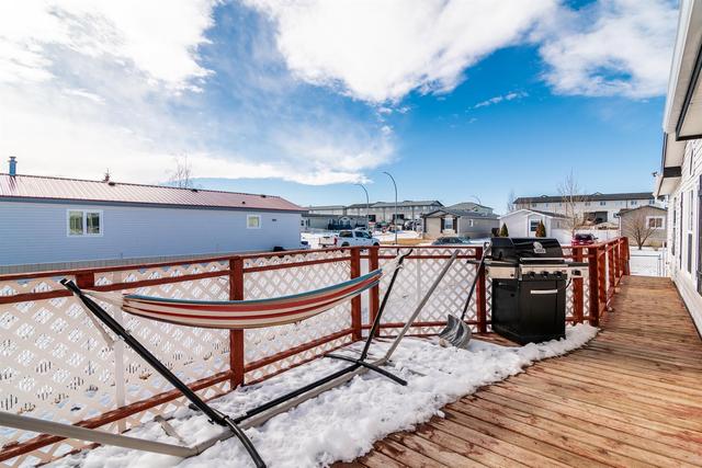 6 Meadowplace Crescent E, Home with 3 bedrooms, 2 bathrooms and 2 parking in Brooks AB | Image 15