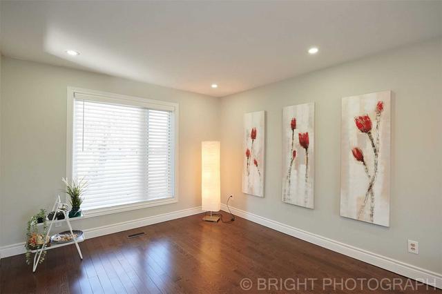 29 Hobart Dr, House detached with 4 bedrooms, 4 bathrooms and 2 parking in Toronto ON | Image 2