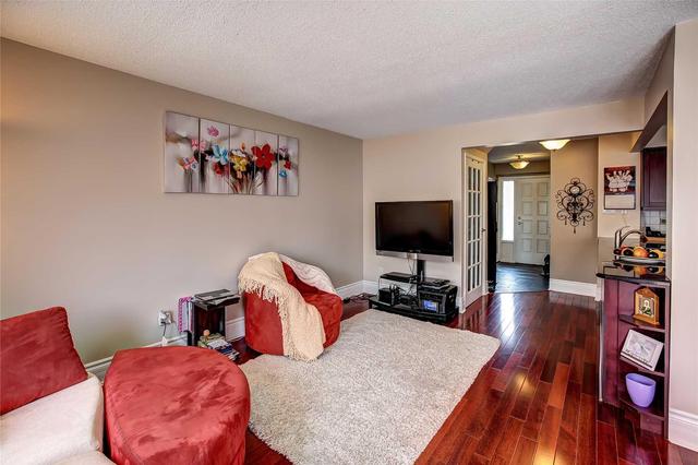 Th 161 - 1050 Shawnmarr Rd, Townhouse with 3 bedrooms, 2 bathrooms and 2 parking in Mississauga ON | Image 3