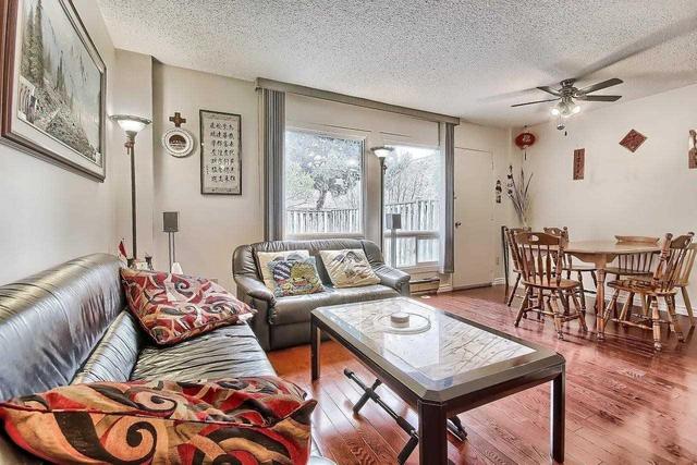 83 Elsa Vineway, Townhouse with 3 bedrooms, 2 bathrooms and 1 parking in Toronto ON | Image 7