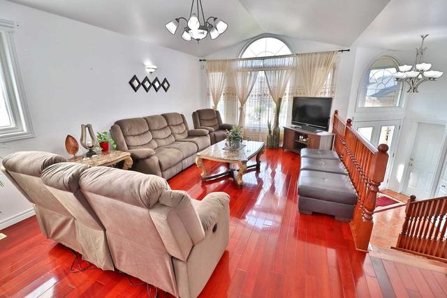 2326 Virginia Park Ave, House detached with 3 bedrooms, 3 bathrooms and 8 parking in Windsor ON | Image 4