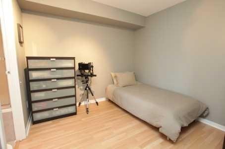 1003 - 75 Dalhousie St, Condo with 2 bedrooms, 1 bathrooms and null parking in Toronto ON | Image 6