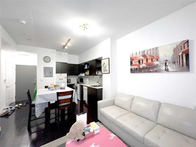 815 - 35 Hayden St, Condo with 1 bedrooms, 1 bathrooms and 0 parking in Toronto ON | Image 2