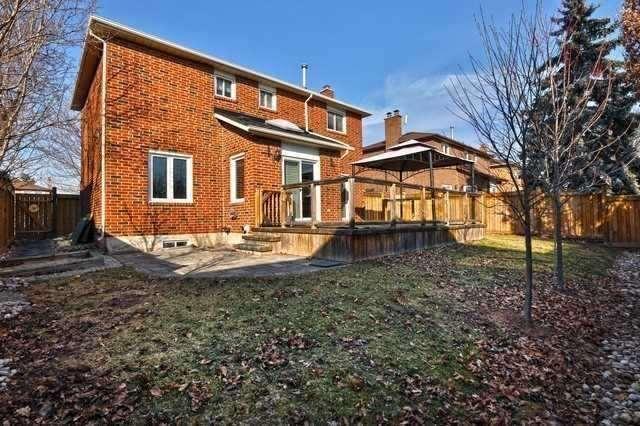 1523 Princeton Cres, House detached with 3 bedrooms, 4 bathrooms and 2 parking in Oakville ON | Image 3