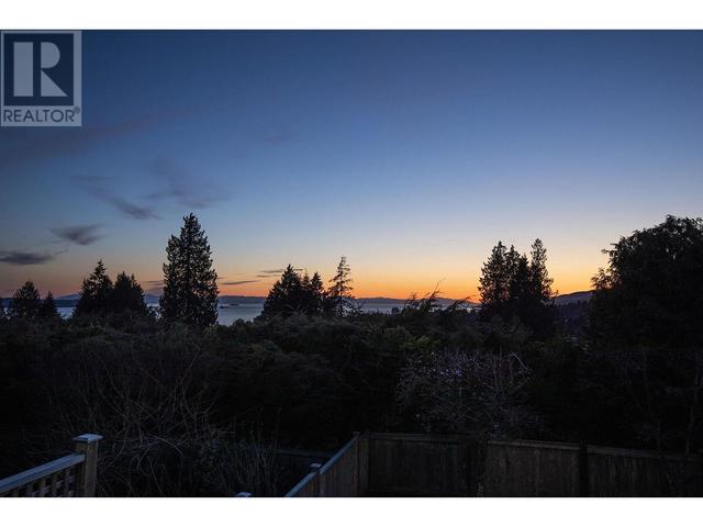 1045 Braeside Street, House detached with 4 bedrooms, 4 bathrooms and 4 parking in West Vancouver BC | Image 3