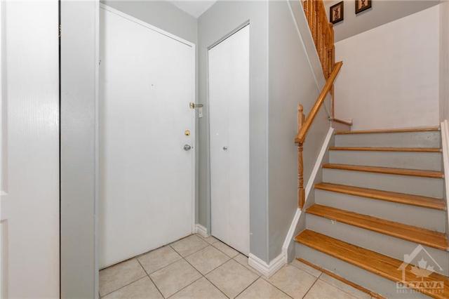 13k - 2080 Ogilvie Road, Townhouse with 3 bedrooms, 2 bathrooms and 1 parking in Ottawa ON | Image 3