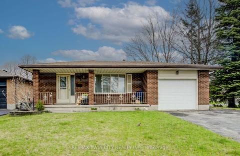 63 Oldfield Dr, House detached with 3 bedrooms, 2 bathrooms and 3 parking in Kitchener ON | Card Image