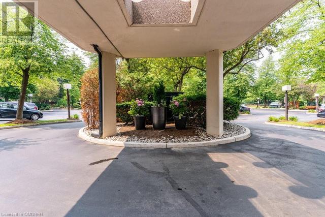 1903 Pilgrims Way Unit# 803, Condo with 2 bedrooms, 2 bathrooms and 1 parking in Oakville ON | Image 18