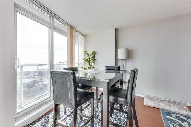 1408 - 208 Queens Quay W, Condo with 1 bedrooms, 1 bathrooms and 1 parking in Toronto ON | Image 2
