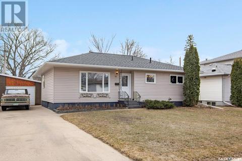 18 Mills Crescent, House detached with 4 bedrooms, 2 bathrooms and null parking in Saskatoon SK | Card Image
