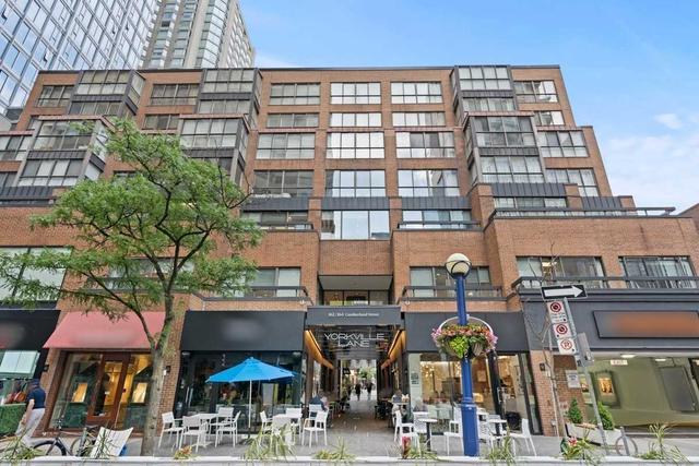 608 - 164 Cumberland St, Condo with 1 bedrooms, 2 bathrooms and 1 parking in Toronto ON | Card Image