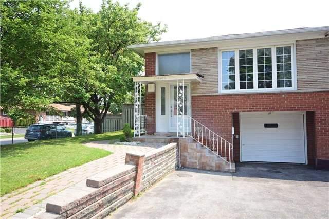 3364 Morningstar Dr, House semidetached with 3 bedrooms, 2 bathrooms and 4 parking in Mississauga ON | Image 2