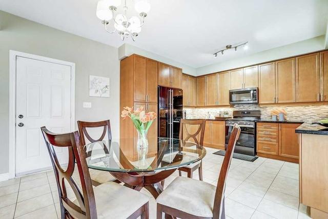44 Richard Coulson Cres, House detached with 3 bedrooms, 3 bathrooms and 4 parking in Whitchurch Stouffville ON | Image 3