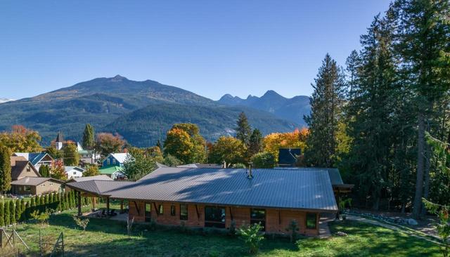 620 Higashi Way, House detached with 5 bedrooms, 2 bathrooms and 4 parking in Kaslo BC | Image 94