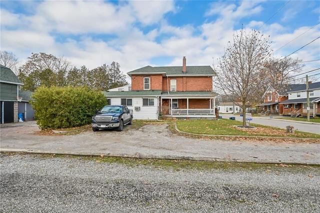 36 Spring St, House detached with 5 bedrooms, 4 bathrooms and 3 parking in Brantford ON | Image 34