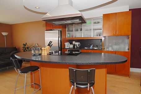 1012 - 550 Queens Quay W, Condo with 1 bedrooms, 1 bathrooms and 1 parking in Toronto ON | Image 4