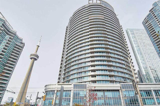 1002 - 218 Queens Quay W, Condo with 2 bedrooms, 2 bathrooms and 1 parking in Toronto ON | Image 1